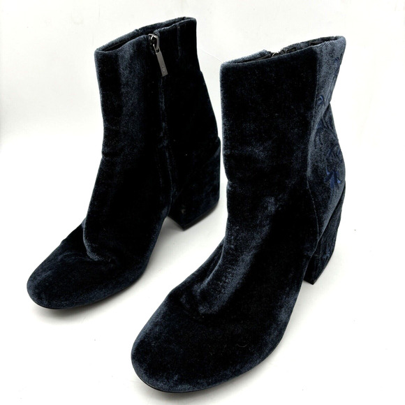 2017 Kenneth Cole 'RENNA' Blue Velvet Floral Embroidered Block Heel Boot 9.5M - Picture 5 of 16